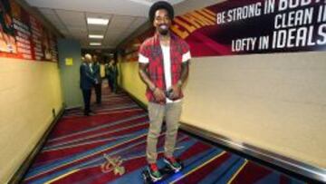 LeBron a los Cavs: cambios de vestimenta y patines prohibidos