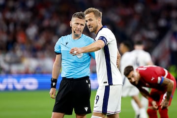 Orsato speaks to England captain Harry Kane during the Three Lions' 1-0 group-stage win over Serbia.