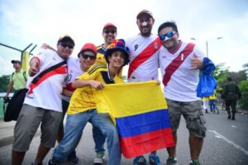 Colombia debuta en las Eliminatorias ante Perú. Ambiente de fiesta y de carnaval en El Metropolitano.