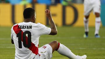 Farfán se despide del Mundial por un golpe en la cabeza