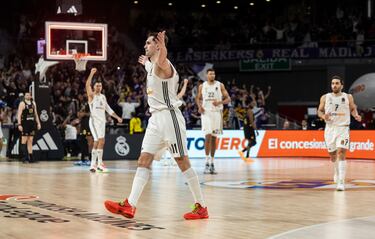Hezonja desata la locura de los 9.182 espectadores que asistieron al partido en el Movistar Arena.