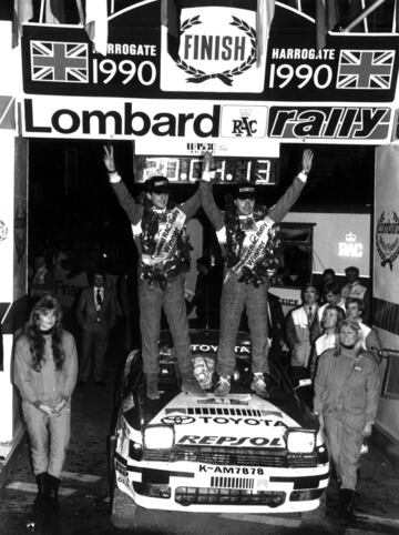 1990. Carlos Sainz gana el Mundial de Rallys con el Toyota Celica GT-Four ST165 con Carlos Moyá. 