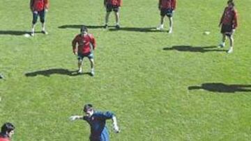 <b>MUCHAS AUSENCIAS. </b>Doce hombres se entrenaron ayer en el Cerro del Espino. Fue una sesión en familia.