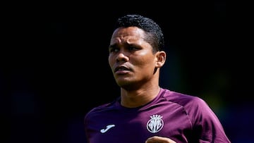 Carlos Bacca antes de un partido con Villarreal.