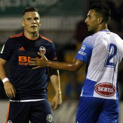 Gameiro marca su primer gol con el Valencia en El Collao