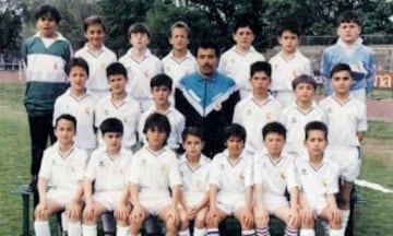 Empezó a jugar en el colegio, hasta que a los diez años los ojeadores del Real Madrid Club de Fútbol se lo llevaron a las categorías inferiores del equipo capitalino porque, incluido en el equipo Losada, había tenido una actuación destacada en el Torneo Social que el club organiza anualmente.