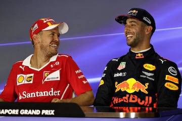 Sebastian Vettel y Daniel Ricciardo en la rueda de prensa tras la clasificación del GP de Singapur. 