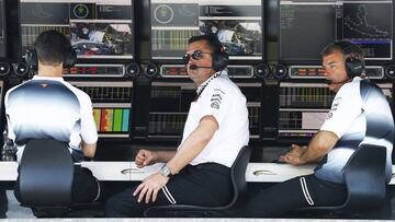 Eric Boullier en el muro de McLaren.