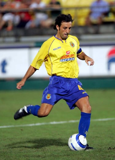 Es el segundo entrenador del equipo, y el segundo defensa central con más partidos. Sus siete campañas en el equipo y 250 partidos, coinciden con el crecimiento del club desde el año 00. Jugador inteligente y con una colocación exquisita, a lo que sumaba la capacidad de sacar la pelota jugando. No era alto, no era rápido; pero sin duda ha sido un referente en la parcela defensiva. Transmitía tranquilidad y seguridad siempre. Capitán de la época dorada.