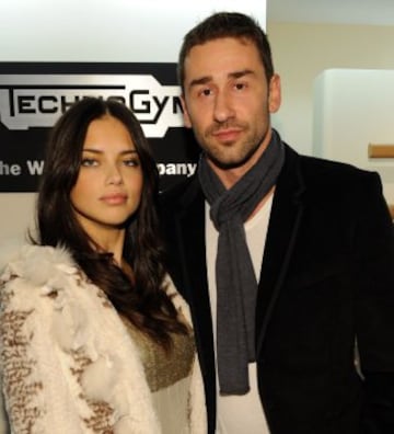 La modelo brasileña, Adriana Lima, se casó con el basquetbolista serbio Marco Jaric, con quien tiene dos hijos.