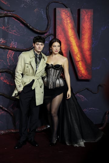 Noah Schnapp y Millie Bobby Brown.