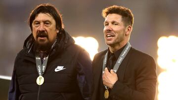 Germán Burgos y Diego Pablo Simeone, tras ganar con el Atlético la final de la Europa League en Lyon.