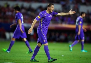 Fiorentina sufrió en su visita a Sevilla, en la Europa League.