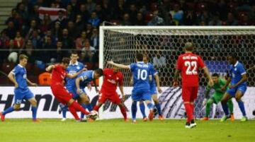 El 27 de mayo de 2015 final de la Copa de la Europa League disputada en Varsovia, Polonia. El Sevilla ganó 2-3. Grzegorz Krychowiak marca el 1-1.