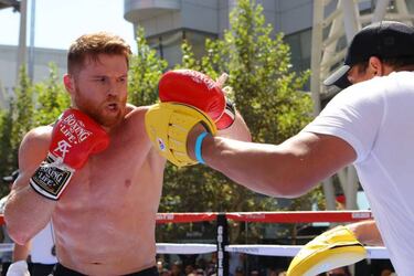 Canelo, el 'Rey' de LA: entrenamiento a reventar