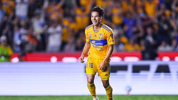 Diego Lainez celebra su primero gol con Tigres y en un Clásico Regio.