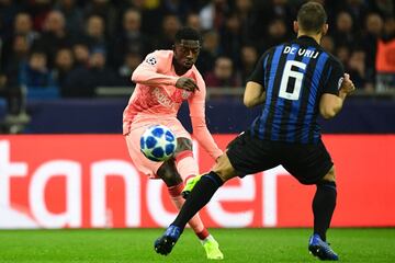 Dembele y Stefan de Vrij.