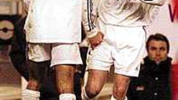 <B>MACCA REGRESA AL ONCE PARA HACER DE FIGO DESPUÉS DE 104 DÍAS.</b> Regresa Steve. El ocho madridista volverá hoy a ser titular en Liga después de 104 días de ausencia. Macca será el encargado de hacer olvidar al lesionado Figo. El último partido del inglés como titular (ha jugado 8) fue el 11 de noviembre de 2001, en la visita del Real Madrid a Zaragoza. Ese día, los blancos cayeron por 2-1 en el último minuto.