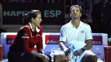 Conchita Davis, con Tommy Robredo en la eliminatoria entre Espa&ntilde;a y Rusia en la Copa Davis el pasado mes de julio.