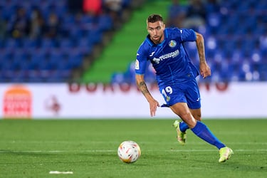 Llegó al Getafe la temporada 2020-21 en calidad de cedido. La temporada siguiente se quedó en el equipo azulón ya en propiedad.