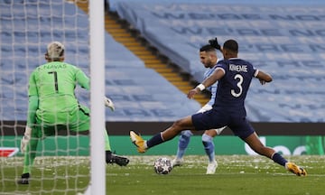 1-0. Riyad Mahrez marca el primer gol.