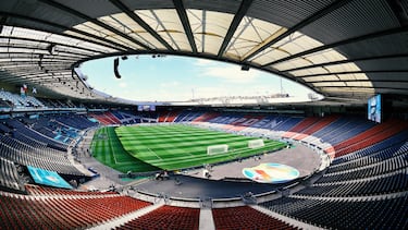 Está situado en la ciudad escocesa de Glasgow. Abrió sus puertas el 31 de octubre de 1903. Es la casa del equipo de fútbol más antiguo de Escocia, el Queen's Park F.C.