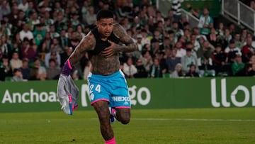 Kenedy, gol en el Racing - Valladolid.