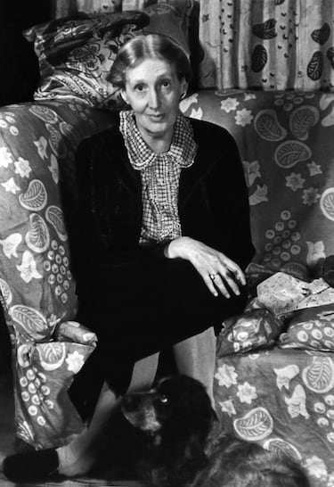 La escritora británica Virginia Woolf falleció el 28 de marzo de 1941, víctima de una profunda depresión agravada por la guerra. Se suicidó arrojándose al río Ouse, dejando una emotiva carta de despedida a su esposo. Su legado literario transformó la narrativa moderna y sigue siendo influyente hoy.
