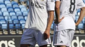 Odegaard y Aguza, durante el partido.