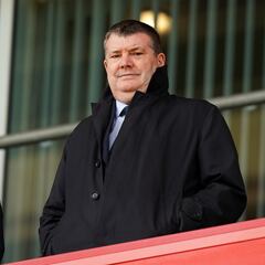 Gourlay llega con noticias en la cartera