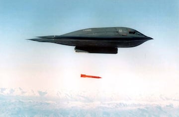 El bombardero furtivo B-2 debut¨® en combate el 24 de marzo de 1999, lanzando bombas guiadas por sat¨¦lite de 900 kg sobre objetivos en Yugoslavia.