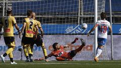 Católica se escapa: así quedó la tabla tras el Superclásico