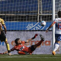 Católica se escapa: así quedó la tabla tras el Superclásico