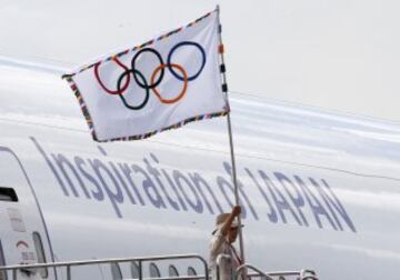 La bandera olímpica llegó a Tokio como próxima sede de los Juegos Olímpicos.