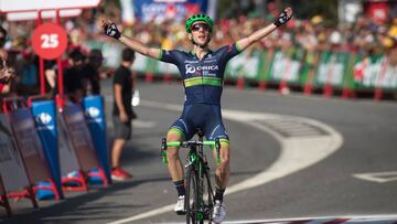 Simon Yates celebra la victoria en Luintra.