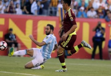 1-0. Higuain marcó el primer tanto.