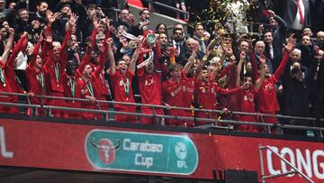 Luis Díaz, campeón de la Carabao Cup con Liverpool.