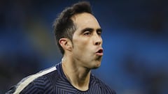 Medio español señala a Claudio Bravo como uno de 'los fiascos de 2016'