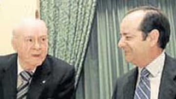 <b>BUEN AMBIENTE. </b>Di Stéfano conversó animadamente con Redondo.