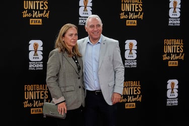 Hristo Stoichkov, exfutbolista búlgaro y ganador del Balón de Oro en 1994, junto a su mujer Mariana Stoichkova.