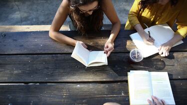 Aprende idiomas de la forma que tú elijas y crece profesionalmente con estos cursos presenciales, ‘online’ o en el extranjero