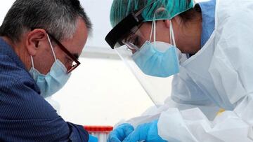 Pros y contras de la doble mascarilla: ¿es recomendable su uso y cuál puedo llevar?