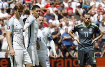 Eric Dier, Chris Smalling, Wayne Rooney y Gareth Bale.