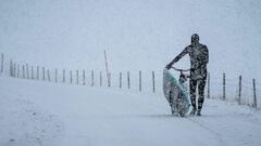 Así se surfea en el Círculo Polar Ártico