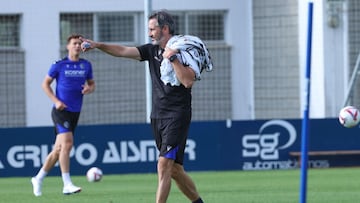 Vicente Moreno durante un entrenamiento en Tajonar.