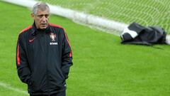 Fernando Santos durante un entrenamiento con Portugal.