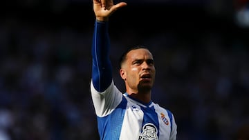Raúl de Tomás celebra el 1-0 al Real Madrid.