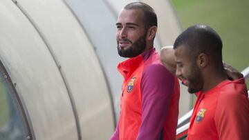 01/10/16 FC BARCELONA ENTRENAMIENTO 
 Aleix Vidal