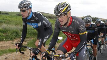 Lance Armstrong y Bradley Wiggins ruedan juntos durante la Vuelta a Murcia.