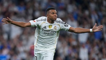 1-0. Kylian celebra el tanto que anota de penalti.